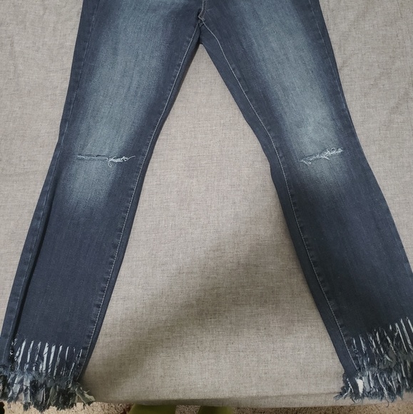 Crop Jean's - Picture 2 of 3